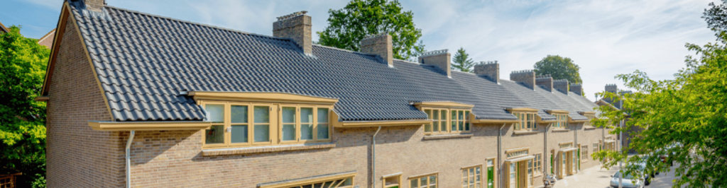 Vreewijk Rotterdam Weijerseihout renoveert hier hellende daken